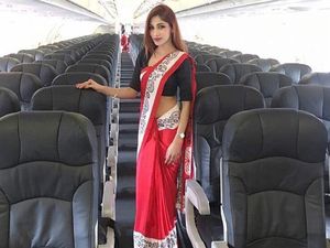 Viral Foto Pramugari AirAsia Pakai Saree, Netizen Sarankan Seragam Tradisional