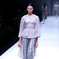 Koleksi terbaru Danjyo Hiyoji, mengusung tema Fashion Fusion dengan menghadirkan koleksi Arc di Jakarta Fashion Week 2018, Senayan City, Jakarta, Selasa (24/10/2017). Foto: Mohamamd Abduh/Wolipop