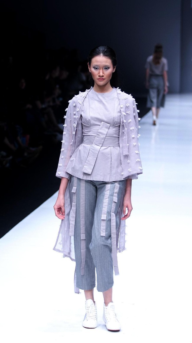Koleksi terbaru Danjyo Hiyoji, mengusung tema Fashion Fusion dengan menghadirkan koleksi Arc di Jakarta Fashion Week 2018, Senayan City, Jakarta, Selasa (24/10/2017). Foto: Mohamamd Abduh/Wolipop