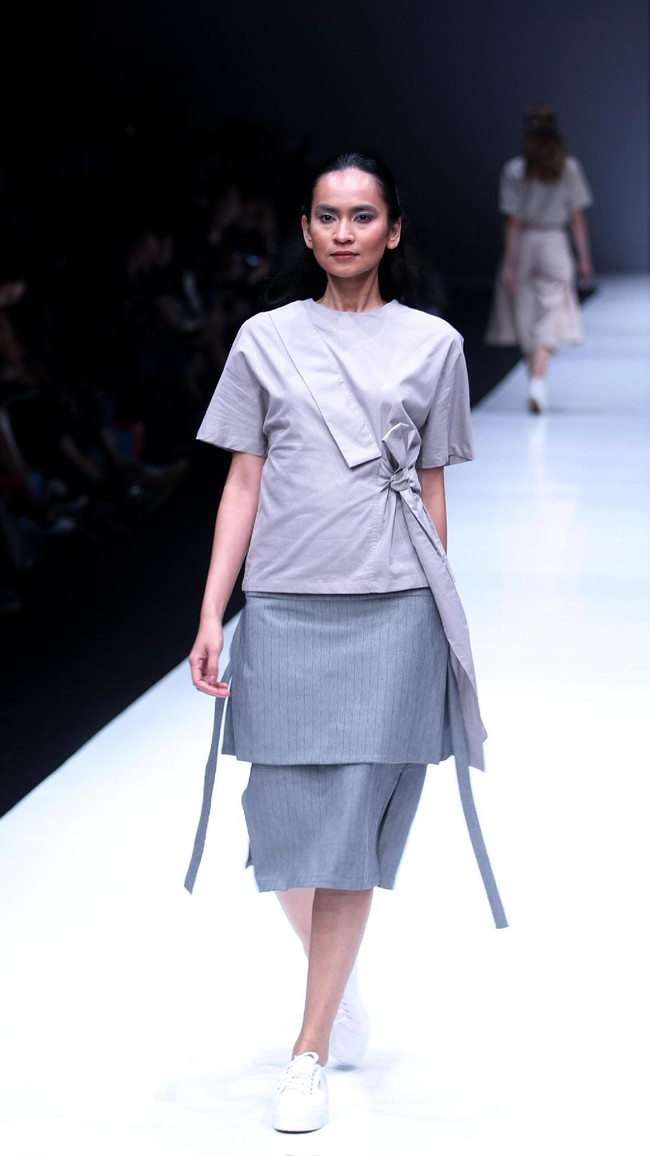 Koleksi terbaru Danjyo Hiyoji, mengusung tema Fashion Fusion dengan menghadirkan koleksi Arc di Jakarta Fashion Week 2018, Senayan City, Jakarta, Selasa (24/10/2017). Foto: Mohamamd Abduh/Wolipop