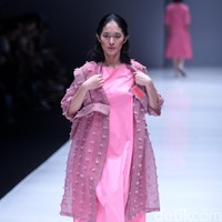 Koleksi terbaru Danjyo Hiyoji, mengusung tema Fashion Fusion dengan menghadirkan koleksi Arc di Jakarta Fashion Week 2018, Senayan City, Jakarta, Selasa (24/10/2017). Foto: Mohamamd Abduh/Wolipop