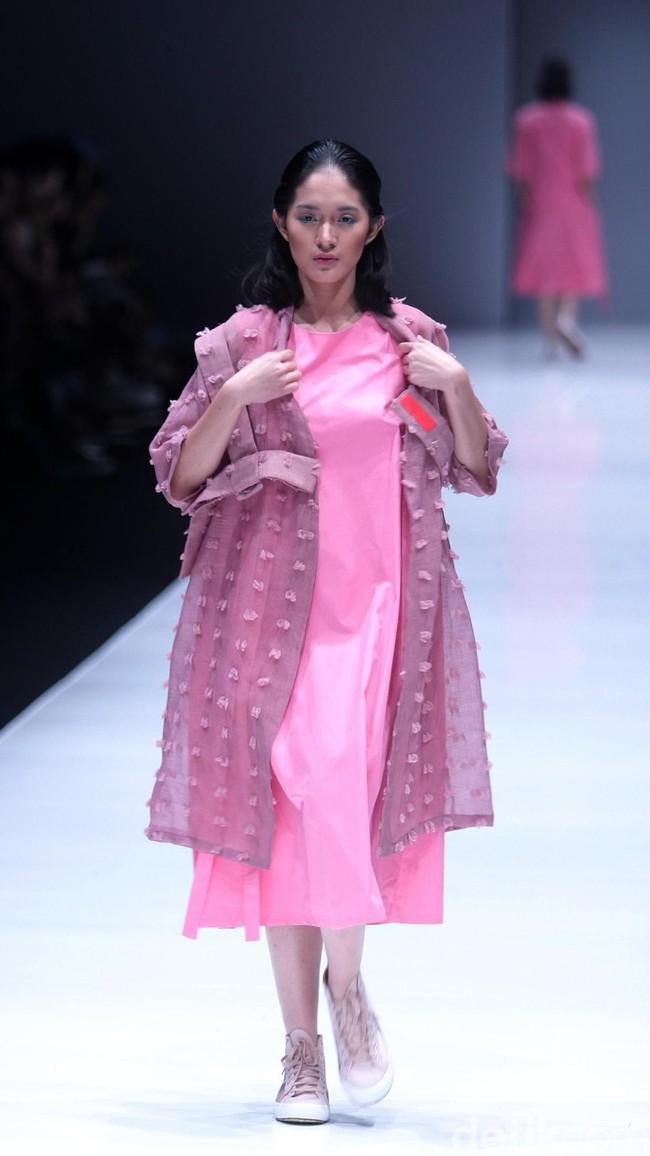 Koleksi terbaru Danjyo Hiyoji, mengusung tema Fashion Fusion dengan menghadirkan koleksi Arc di Jakarta Fashion Week 2018, Senayan City, Jakarta, Selasa (24/10/2017). Foto: Mohamamd Abduh/Wolipop