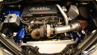 Hal itu bisa terjadi karena dibalik kap mesin mobil, si modifikator, DG-Spec menyematkan mesin 2AZ-FE 2.4 L empat silinder disertai dengan turbocharger yang sudah dikustom oleh DG-Spec. Mesin tersebut dikawinkan dengan transmisi manual lima percepatan. Pool/Toyota.