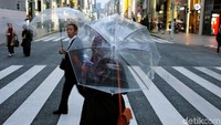 Semua peraturan di Jepang memang mengutamakan pejalan kaki. Makanya ada asumsi bahwa pejalan kaki di Jepang adalah raja.