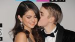Penampilan Selena Gomez dengan Mata Sembab dan Baju Hitam