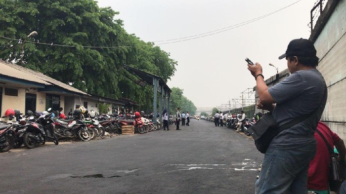 Urai Kemacetan, Dishub Sosialisasikan Lay-by di Stasiun Bekasi