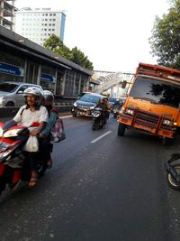Truk mengalami patah As di Jalan Gatot Subroto (Foto: Dok. TMC Polda Metro Jaya)