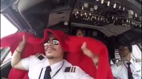 Dan video itu kemudian diakhiri dengan Yves yang joget-joget menggunakan selimut. Dari video terlihat bahwa saat itu pesawat dalam kondisi terparkir, tidak terbang.  