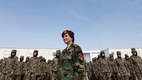 Foto: Akademi militer Kabul mempersiapkan kelas untuk perempuan-perempuan yang berantusias menjadi tentara. (Mohammad Ismail/ Reuters)