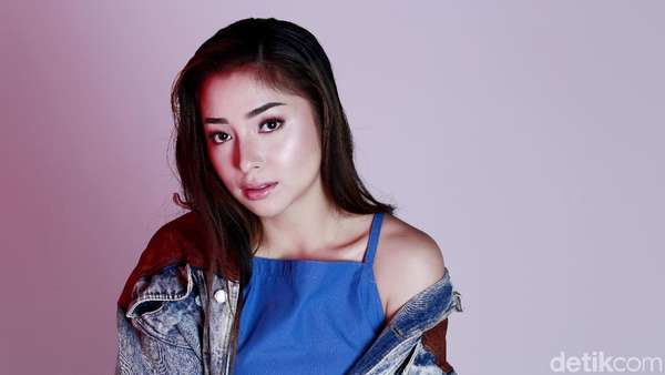 Tatapan Nikita Willy Celeb of The Month November 2017 Tatapan Nikita Willy Celeb of The Month November 2017