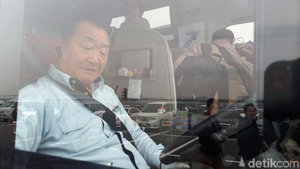 Mr Nara 70 Tahun Masih Asyik Narik Bus di Jepang