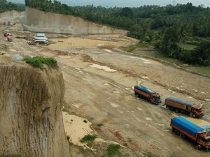 Geliat Tambang Pasir dan Jalan Lord of the Ring