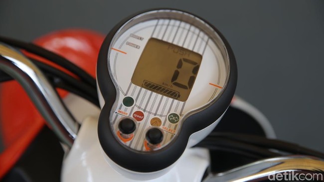 Menjajal Motor Listrik Senyap Yamaha Menjajal Motor Listrik Senyap Yamaha
