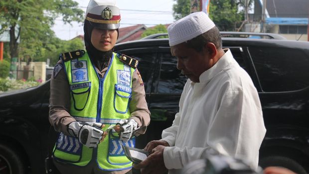 Ketika Emak-emak Curhat ke Kapolresta Banda Aceh karena Ditilang