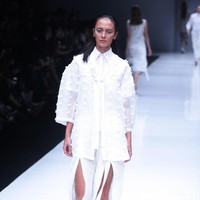 Koleksi terbaru Danjyo Hiyoji, mengusung tema Fashion Fusion dengan menghadirkan koleksi Arc di Jakarta Fashion Week 2018, Senayan City, Jakarta, Selasa (24/10/2017). Foto: Mohamamd Abduh/Wolipop