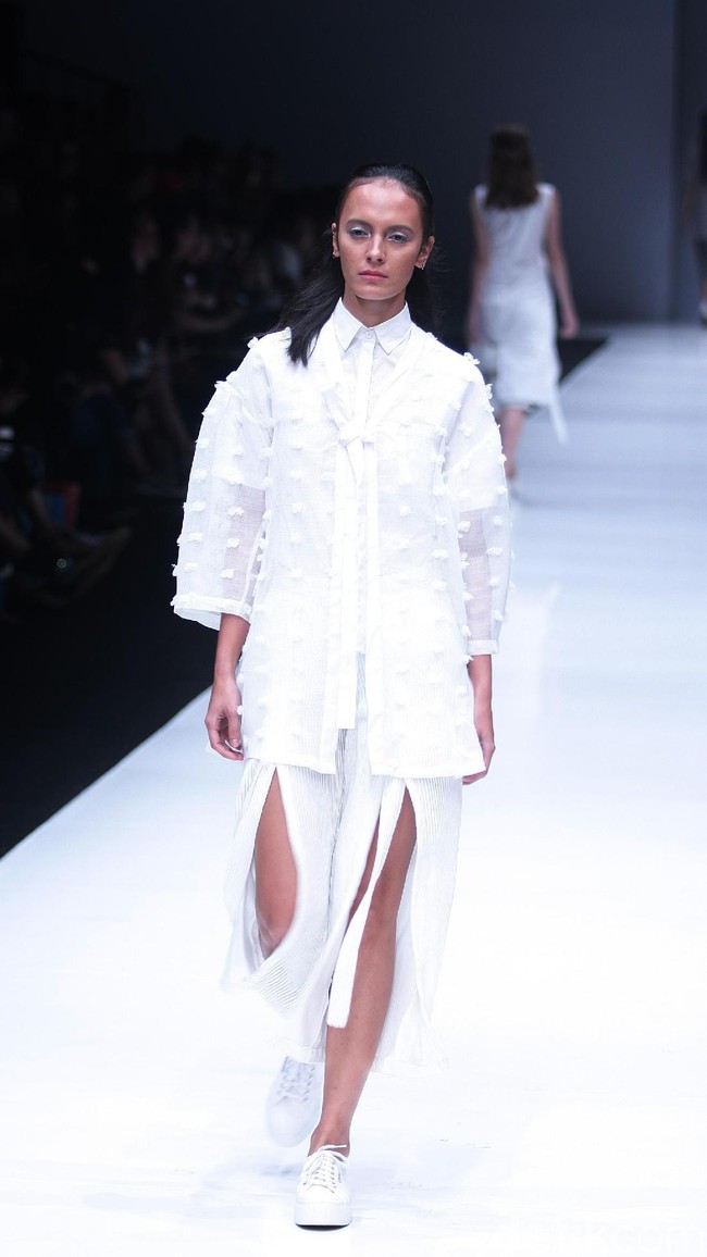Koleksi terbaru Danjyo Hiyoji, mengusung tema Fashion Fusion dengan menghadirkan koleksi Arc di Jakarta Fashion Week 2018, Senayan City, Jakarta, Selasa (24/10/2017). Foto: Mohamamd Abduh/Wolipop