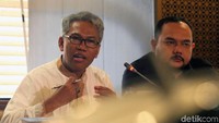 Buni Yani tiba di gedung DPR, Senayan, Jakarta Pusat, Kamis (2/11/2017) pukul 10.45 WIB, bersama kuasa hukumnya, Aldwin Rahadian.