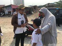 Petugas Sudin Perumahan Sambangi Kampung Akuarium