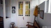 Selama ini, mahkota disimpan di dalam salah satu kamar Kedaton Kesultanan Sultan Bacan. Kamar ini selalu tertutup dan kuncinya dipegang oleh Juru Kunci (Wahyu/detikTravel)
