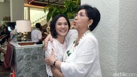 Sheryl saat ditemui di acara ulang tahun Titiek Puspa ke-60 di Gunawarman, Jakarta Selatan pada Rabu (1/11). Pool/Noel/detikFoto.