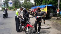 Aksi ksatria baja hitam saat operasi zebra