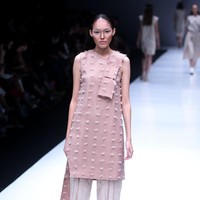 Koleksi terbaru Danjyo Hiyoji, mengusung tema Fashion Fusion dengan menghadirkan koleksi Arc di Jakarta Fashion Week 2018, Senayan City, Jakarta, Selasa (24/10/2017). Foto: Mohamamd Abduh/Wolipop