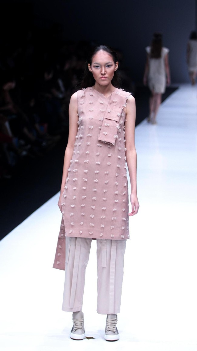 Koleksi terbaru Danjyo Hiyoji, mengusung tema Fashion Fusion dengan menghadirkan koleksi Arc di Jakarta Fashion Week 2018, Senayan City, Jakarta, Selasa (24/10/2017). Foto: Mohamamd Abduh/Wolipop