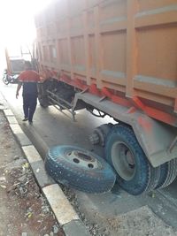 Truk mengalami patah As di Jalan Gatot Subroto (Foto: Dok. TMC Polda Metro Jaya)