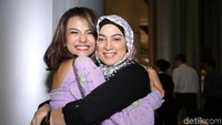 Momen Jane Shalimar dan Vanessa Angel berdamai jadi sorotan beberapa tahun lalu. Keduanya pernah berseteru karena Didi Mahardika. Foto: Hanif Hawari/detikHOT