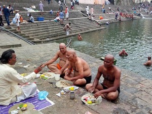 Makan Bareng, Cara India Menghormati Orang Meninggal