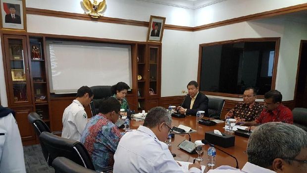 Pertemuan antara Hashim Djojohadikusumo dengan Menkes Nila F Moloek