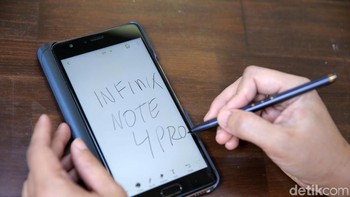 Note 4 Pro juga dibekali stylus yang dinamai X Pen, yang diintegrasikan melalui fitur bernama Air Command. (Foto: detikINET/Agung Prambudhy)
