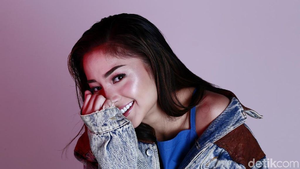 Nonton YouTube, Cara Nikita Willy Nostalgia saat Akting di Sinetron