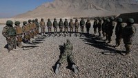 Foto: Hampir 150 orang perempuan bergabung dalam kelas militer ini. Mereka ingin membangggakan negara dengan cara bepartisipasi dalam keamanan negara. (Mohammad Ismail/ Reuters)