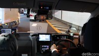 Di Jepang, sekali lagi, tak ada yang jalan di bahu jalan meski macet. Foto: Rangga Rahadiansyah
