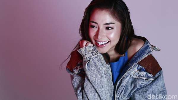 Tatapan Nikita Willy Celeb of The Month November 2017 Tatapan Nikita Willy Celeb of The Month November 2017