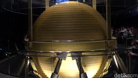 Konstruksi Taipei 101 bisa dikatakan aman karena didalamnya terdapat wind damper berbentuk bola pendulum raksasas seberat 800 ton. Pendulum itu akan menjaga keseimbangan Taipei 101.