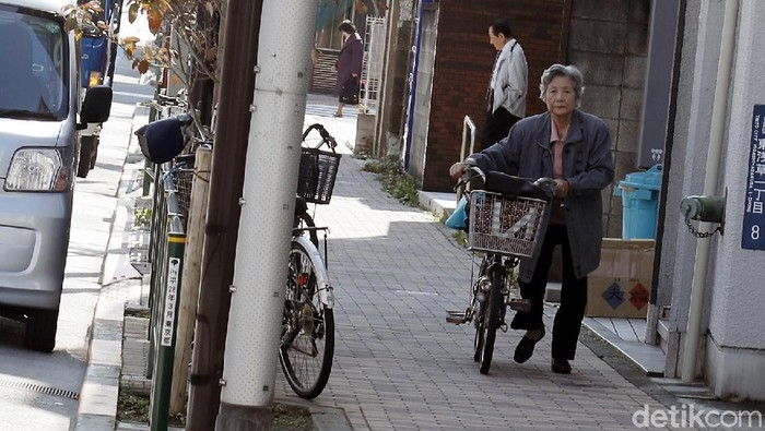 Para orangtua di negeri sakura masih banyak yang bersemangat memasuki masa tuanya. Seperti yang terekam oleh kamera detikcom ini.