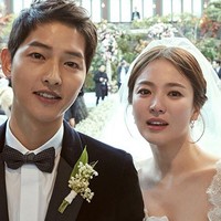 Usai dari drama tersebut, Hye Kyo dan Joong Ki menikah pada Oktober 2017. Pernikahan tersebut sukses bikin baper para fans Descendants of The Sun.  Foto: Instagram/allkdrama