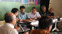 Di sisi lain, pendapatan Pertamina tercatat US$ 31,38 miliar hingga kuartal III 2017, angka tersebut naik dari periode tahun sebelumnya yakni US$ 26,62 miliar.