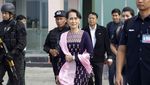 Foto: Saat Suu Kyi Mendadak Kunjungi Rakhine yang Dilanda Konflik