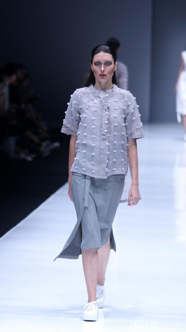 Koleksi terbaru Danjyo Hiyoji, mengusung tema Fashion Fusion dengan menghadirkan koleksi Arc di Jakarta Fashion Week 2018, Senayan City, Jakarta, Selasa (24/10/2017). Foto: Mohamamd Abduh/Wolipop