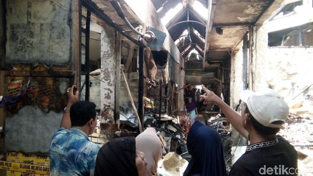 8 Kios dan 11 Los Pasar Jepara II Terbakar, Polisi Usut Sumber Api