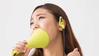 Yang hobi nyanyi tapi masih malu-malu dengan suaranya, cocok banget ini. Suara cuma didengar dia sendiri. (Foto: Brightside)