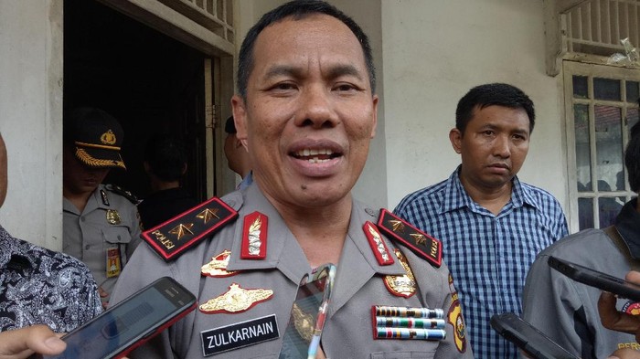 Pabrik Miras Oplosan Digerebek, Bisa Produksi 3 Ribu Botol/Hari