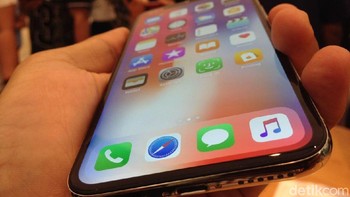 Selain itu layarnya mendukung HDR10 dan Dolby Vision. (Foto: detikINET/Agus Tri Haryanto)