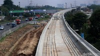 Sementara itu Direktur Utama PT Kereta Api, Edi Sukmoro, menambahkan masalah pembiayaan dapat selesai paling lambat pada akhir tahun 2017, atau bulan Desember mendatang.