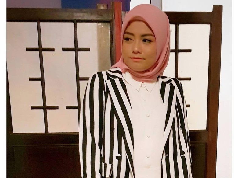 Berhijab, Tika eks T2 Ingin Tinggalkan Tarik Suara? Berhijab, Tika eks T2 Ingin Tinggalkan Tarik Suara?