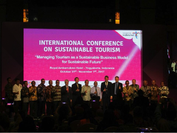 Wisata & Lingkungan NTB Maju, Menpar Beri Hadiah