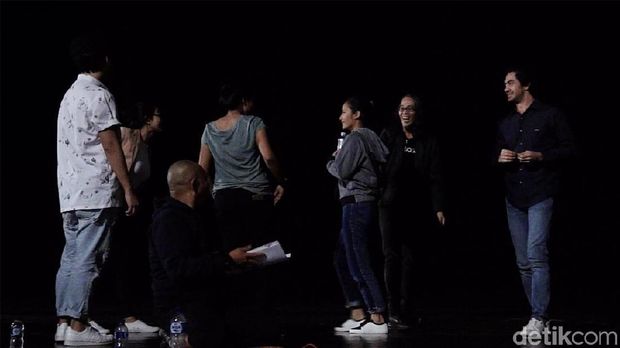Mengintip Proses Latihan Pentas 'Perempuan Perempuan Chairil'